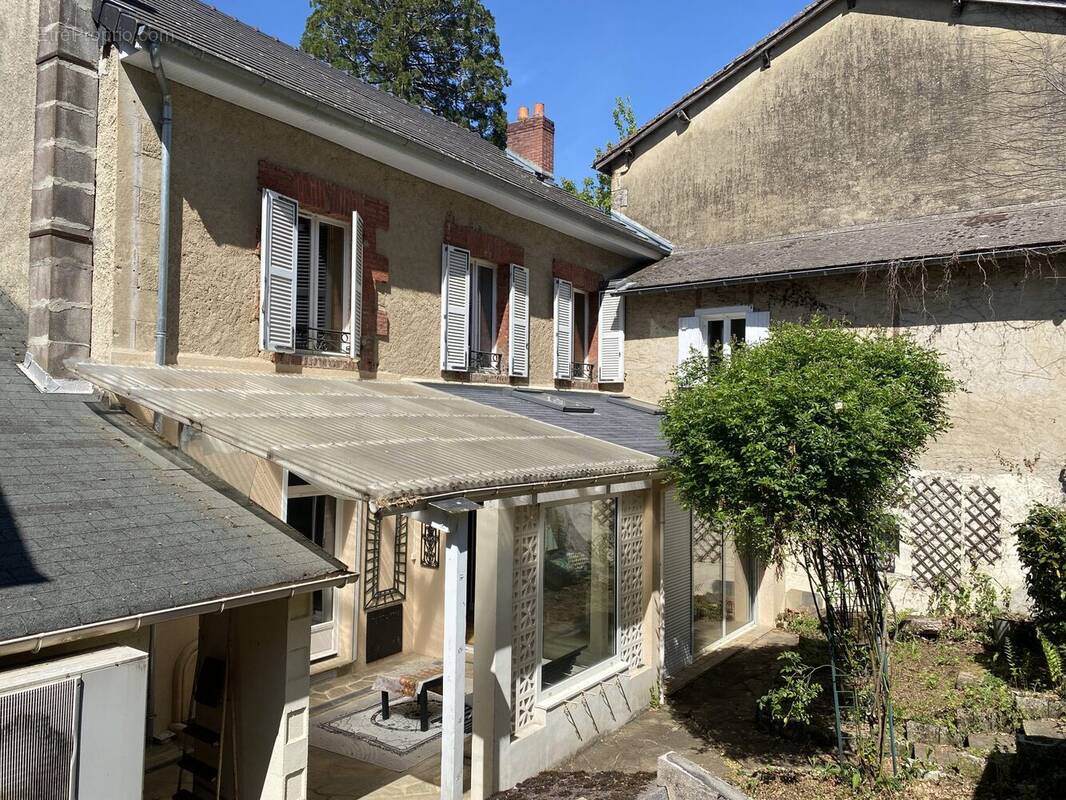 Maison à CHATEAUNEUF-LA-FORET