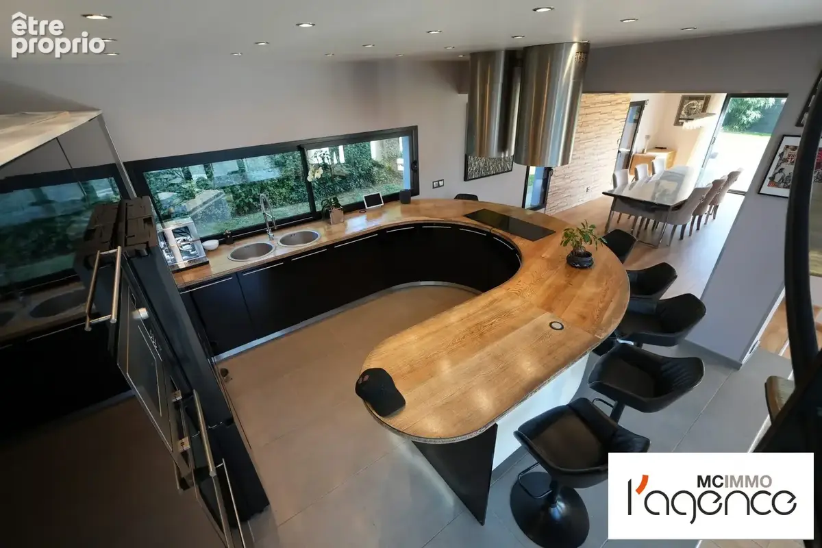 Maison 6 pièces 215 m² à vendre à Fontaine-La-Mallet (76290) - photo 2