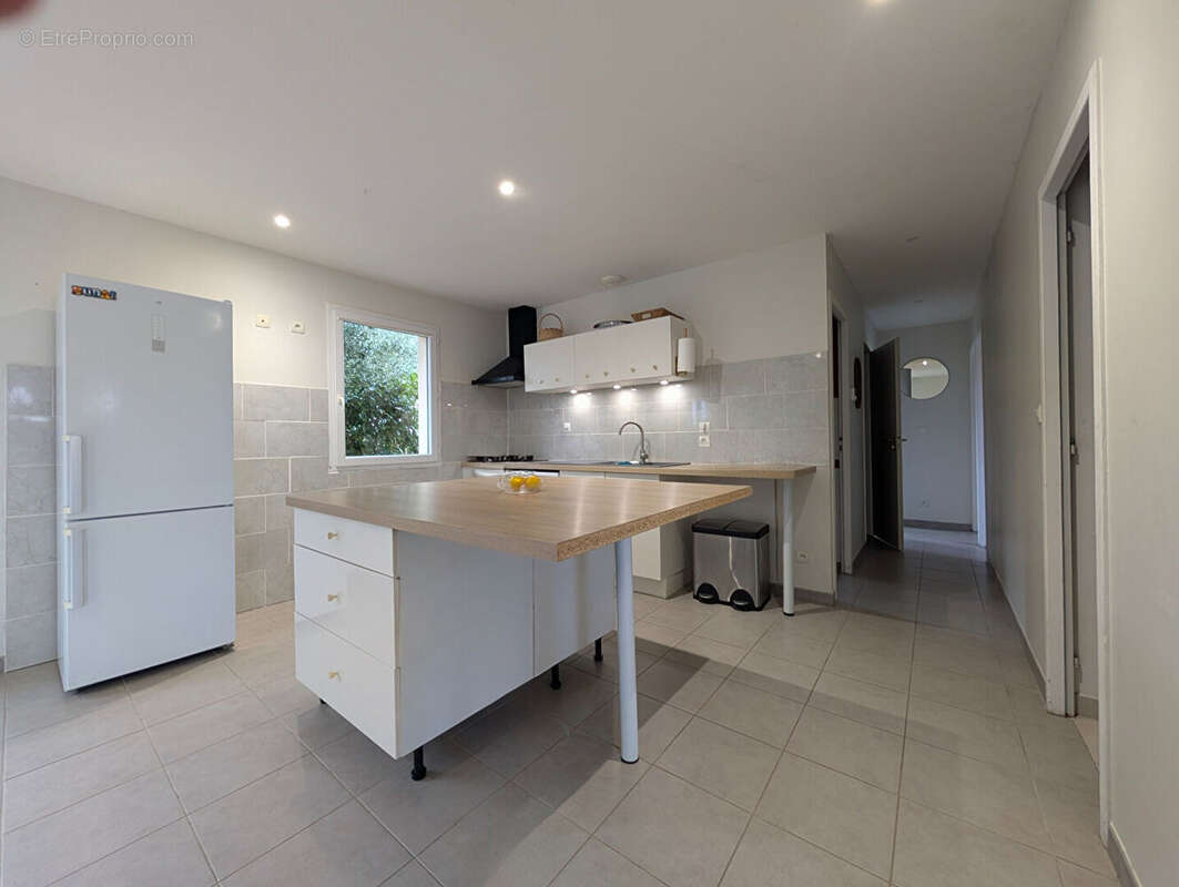 Maison à CHAMPAGNE-SAINT-HILAIRE