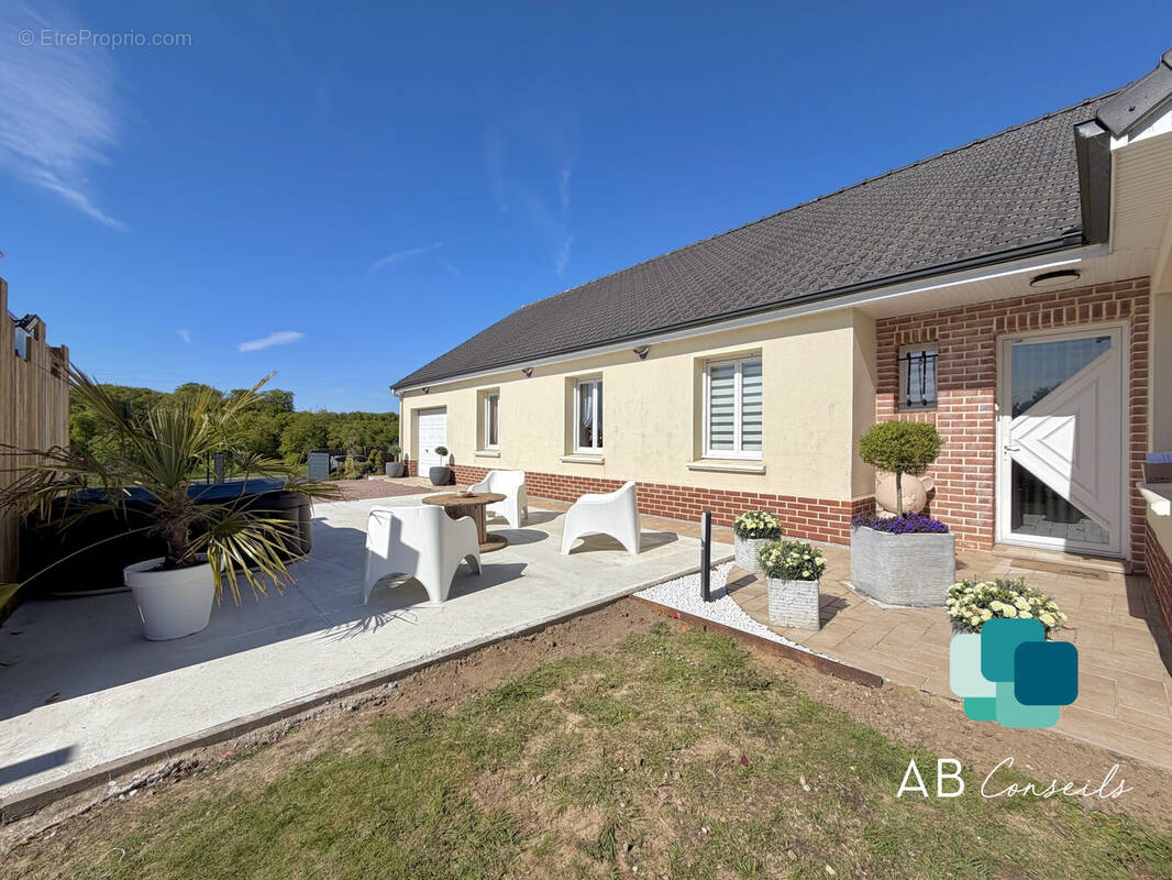 Maison à MAUCOMBLE