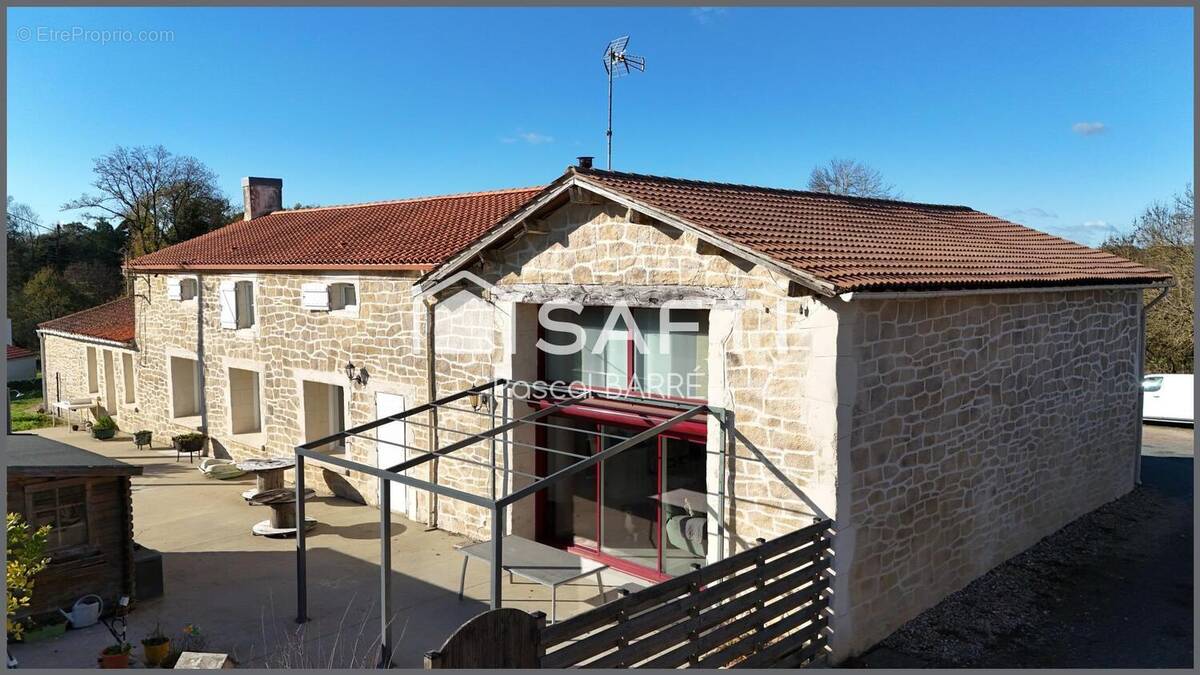Photo 1 - Maison à SAINT-MATHURIN