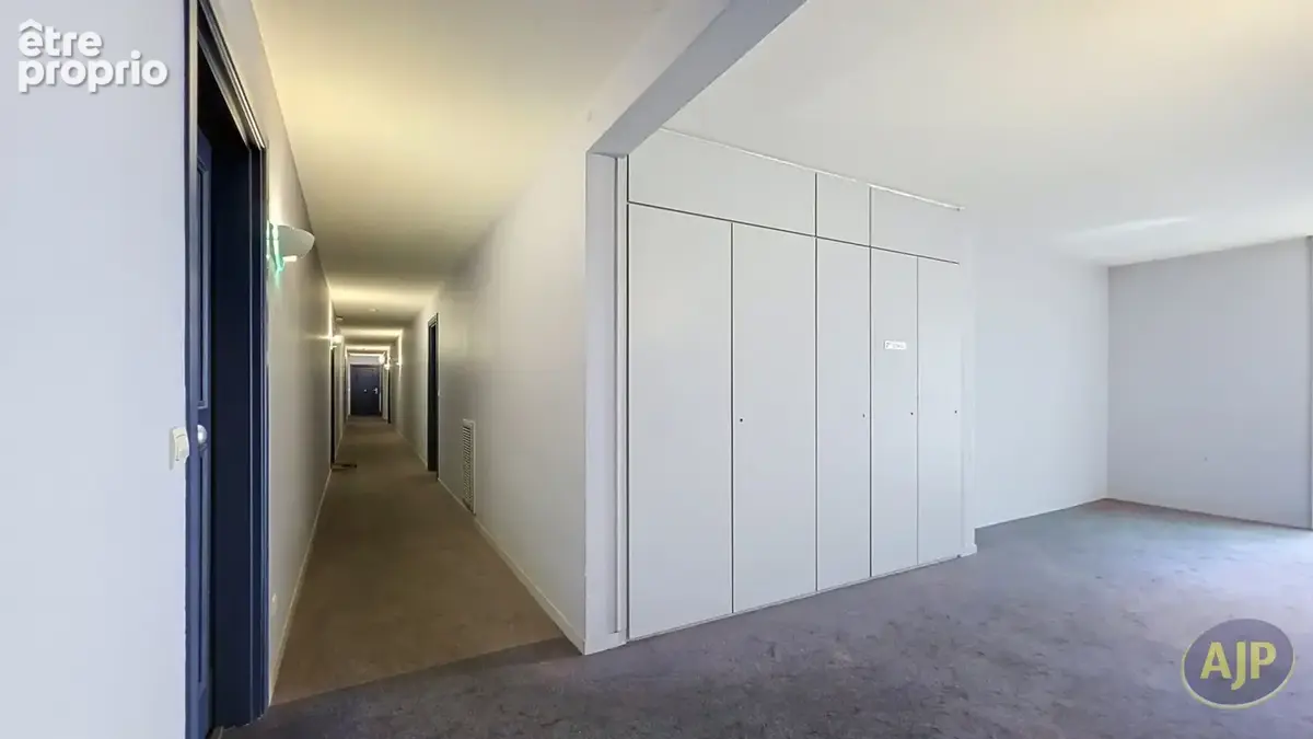 A Bordeaux 33800 Appartement rénové avec extérieur 14m² et parking ! - photo 8