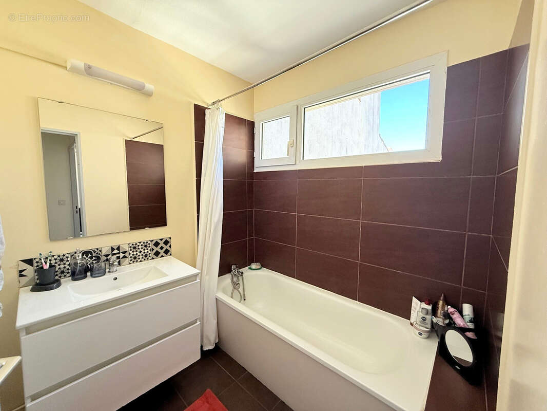 Appartement à MARSEILLE-6E