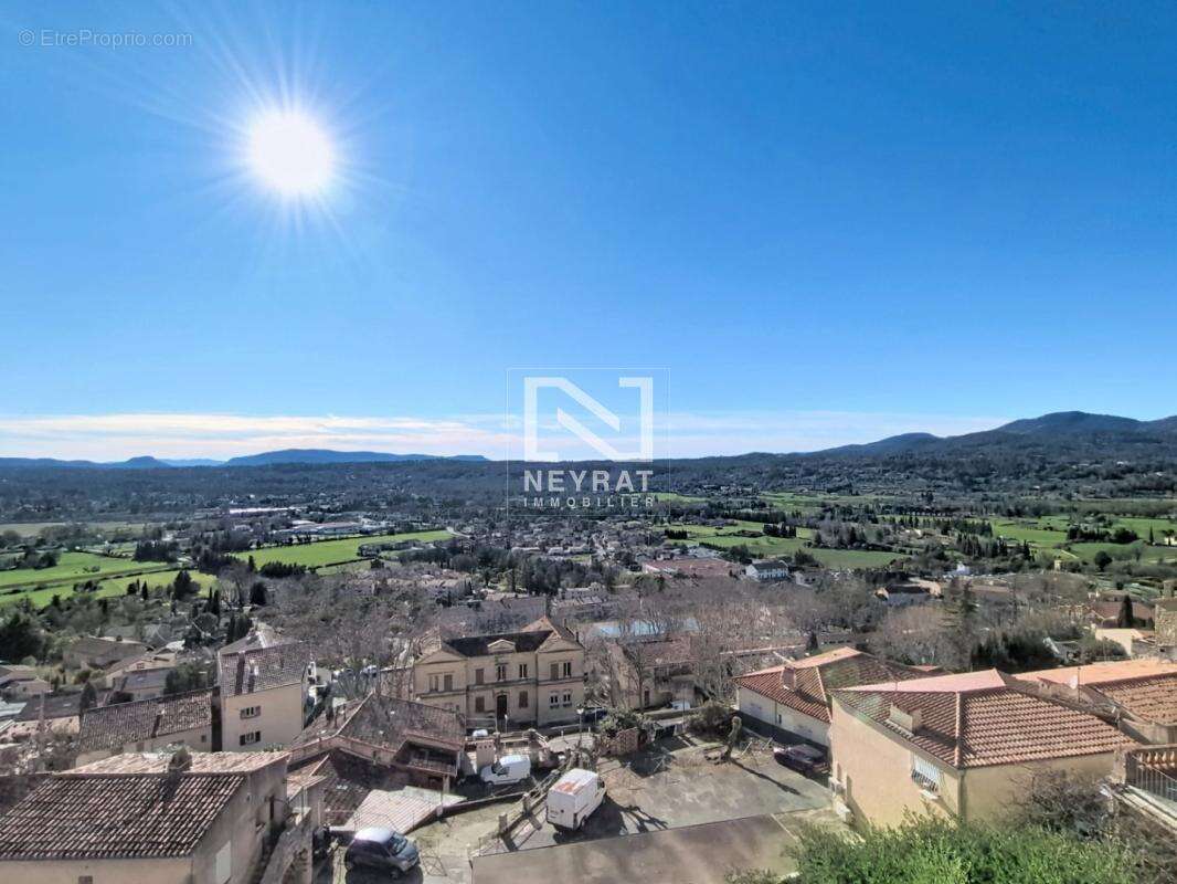 FAYENCE - Maison de village avec grande terrasse couverte - vue - CAVES - photo 2