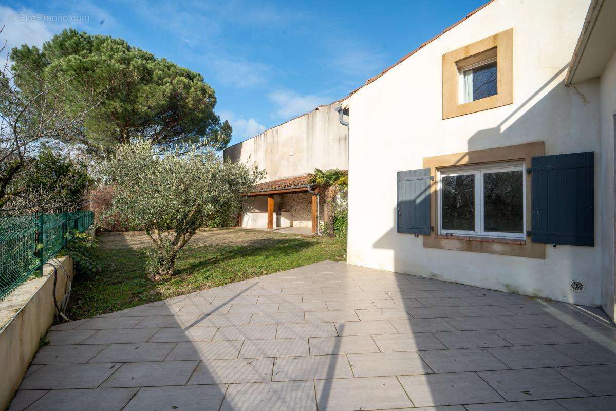 Maison à LABRUGUIERE