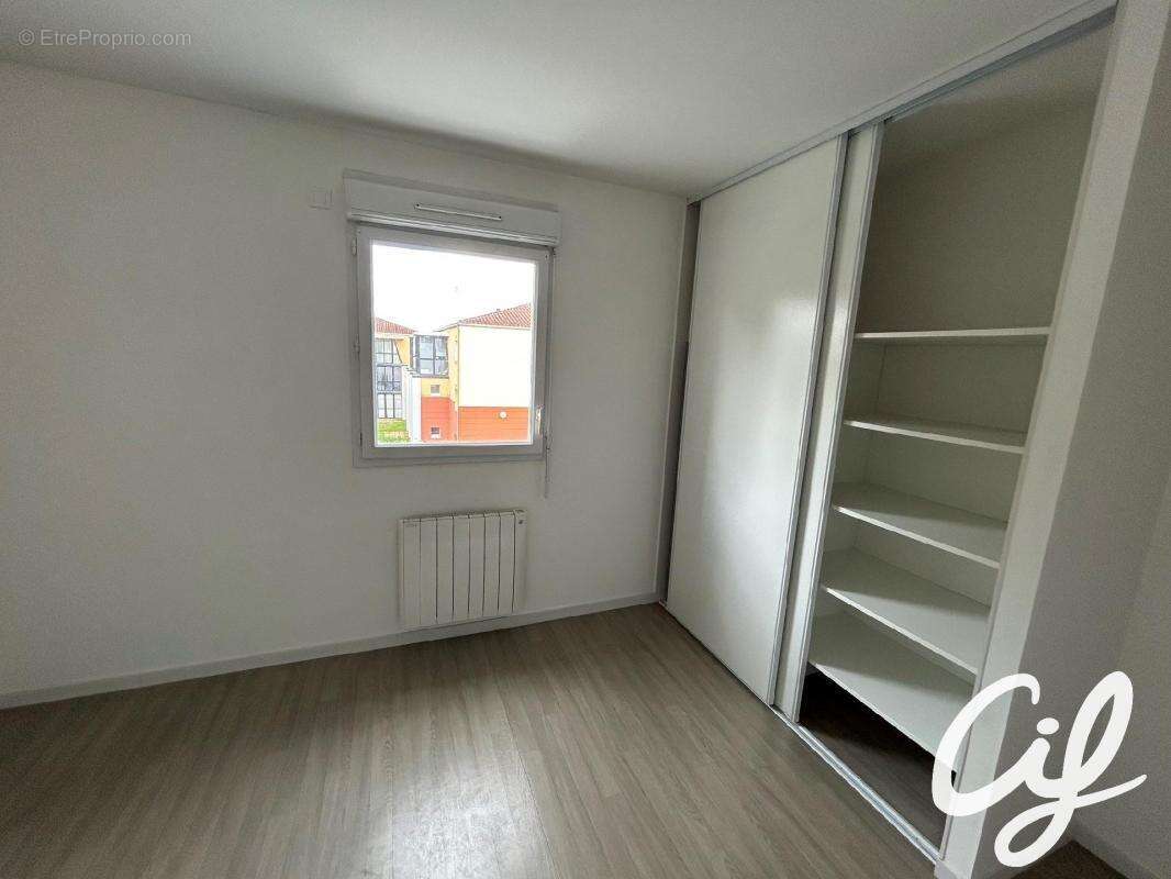 Appartement T3 Z.A.D., Z.I. Nord - 66.17 m2  149 000 Euros - photo 6