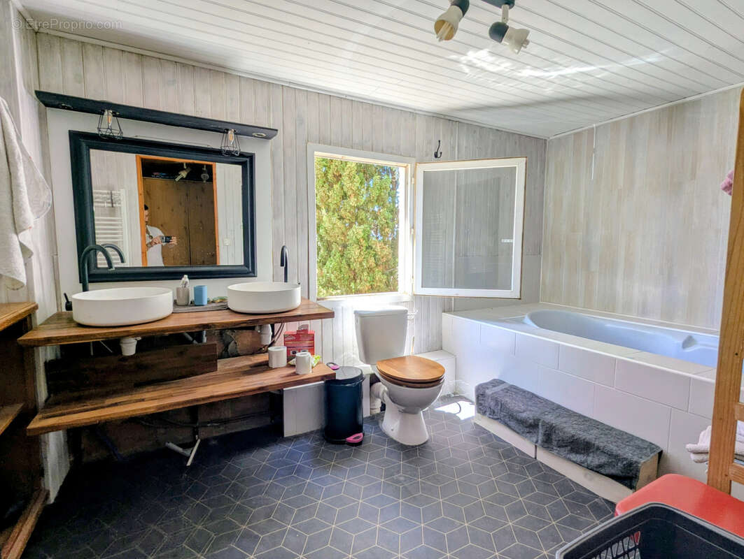 Maison de caractère avec piscine, vue vignes et logement indépendant - photo 8