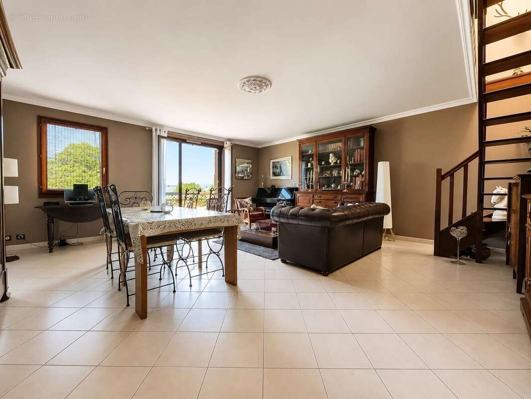 Appartement à LE PLESSIS-TREVISE