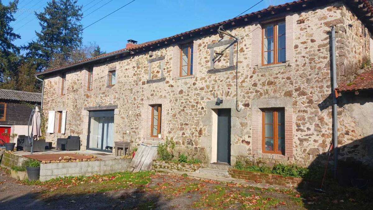 Maison à LE CHATENET-EN-DOGNON