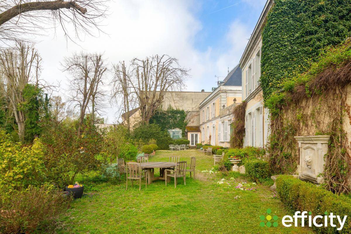 Maison à BRIIS-SOUS-FORGES