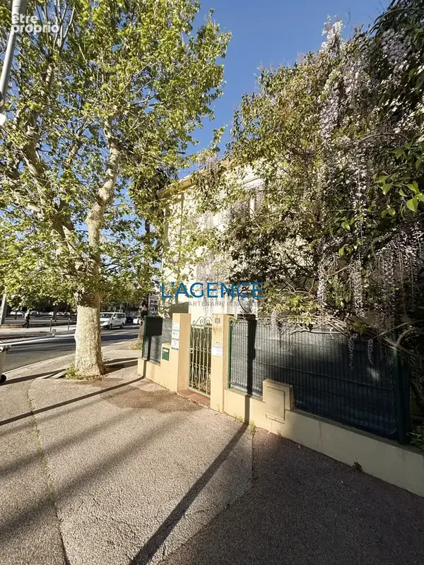 Maison de 188 m2 en plein coeur de Hyères les palmiers avec parking privatif exposé au sud . - photo 2