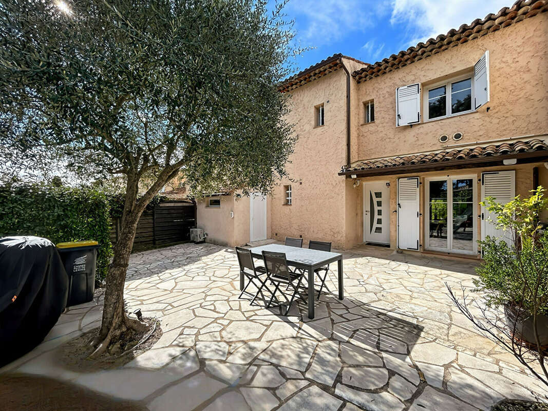 Maison à MOUGINS