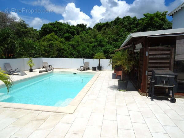 Maison quasi autonome ideale famille + appartement sur St François 779000 euros - photo 4