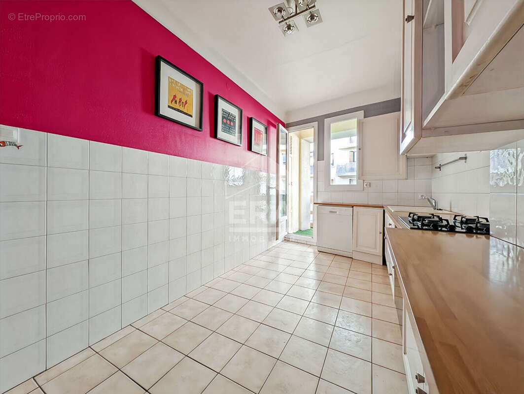 Appartement à MARSEILLE-4E