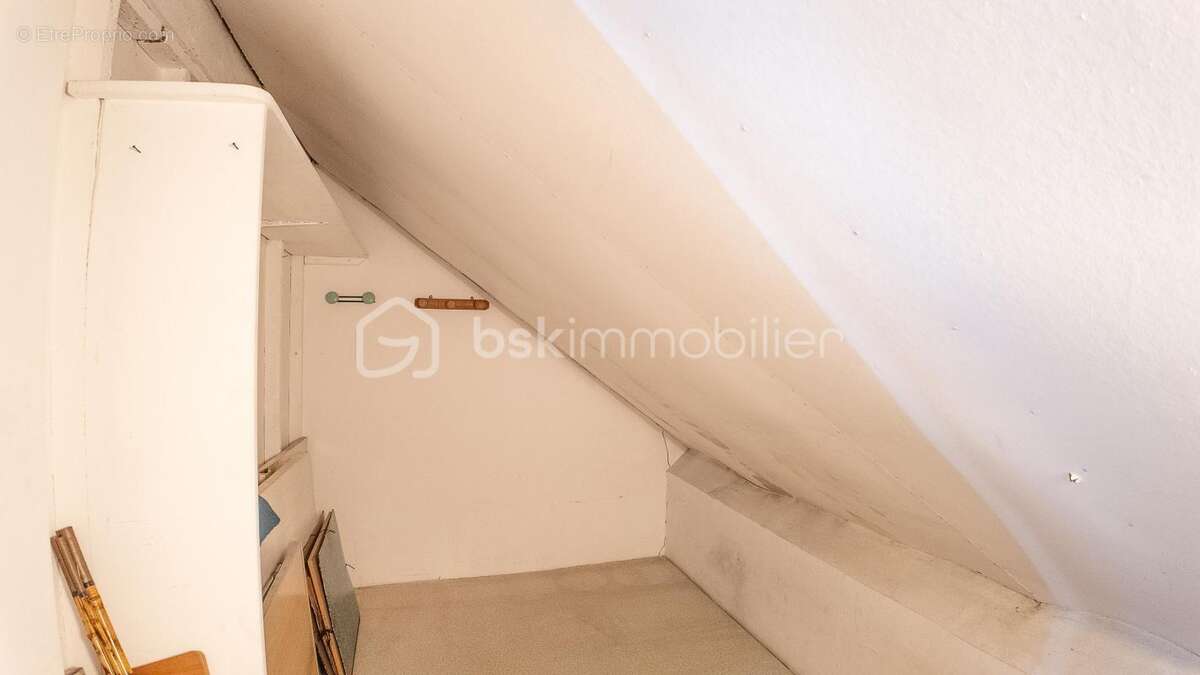 Charmante maison de caractère avec son agréable terrain, sa grande cave (et chaufferie) dans un quartier prisé et recherché de l - photo 27