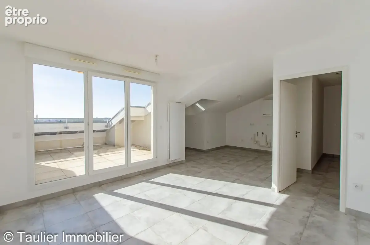 ST MARCELLIN - T3 en dernier étage avec ascenseur et terrasse - photo 3