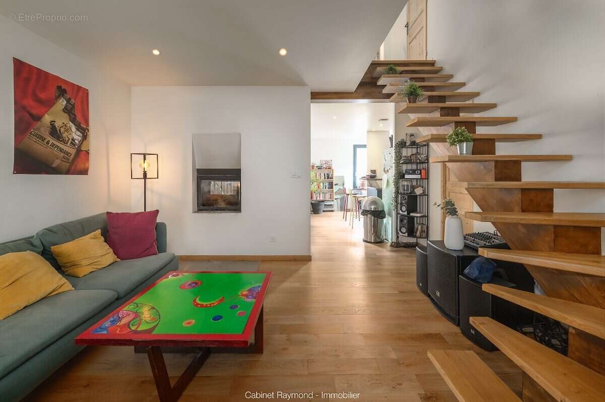 Maison à ENTRAIGUES