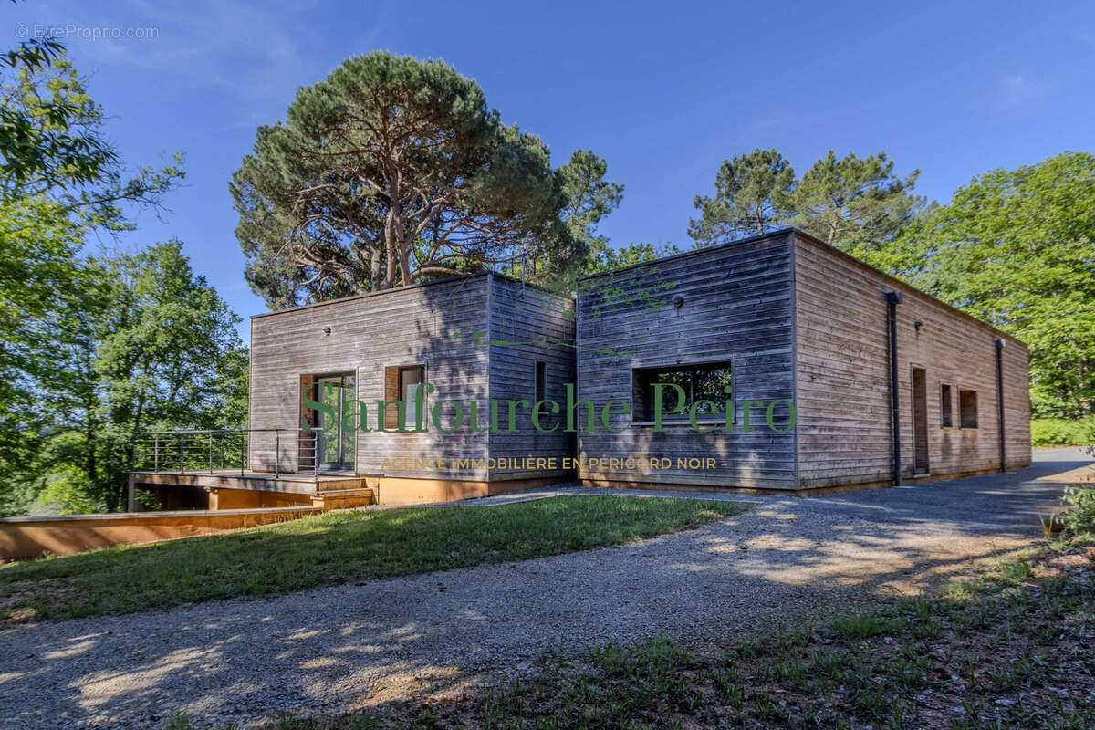 Maison à MEYRALS