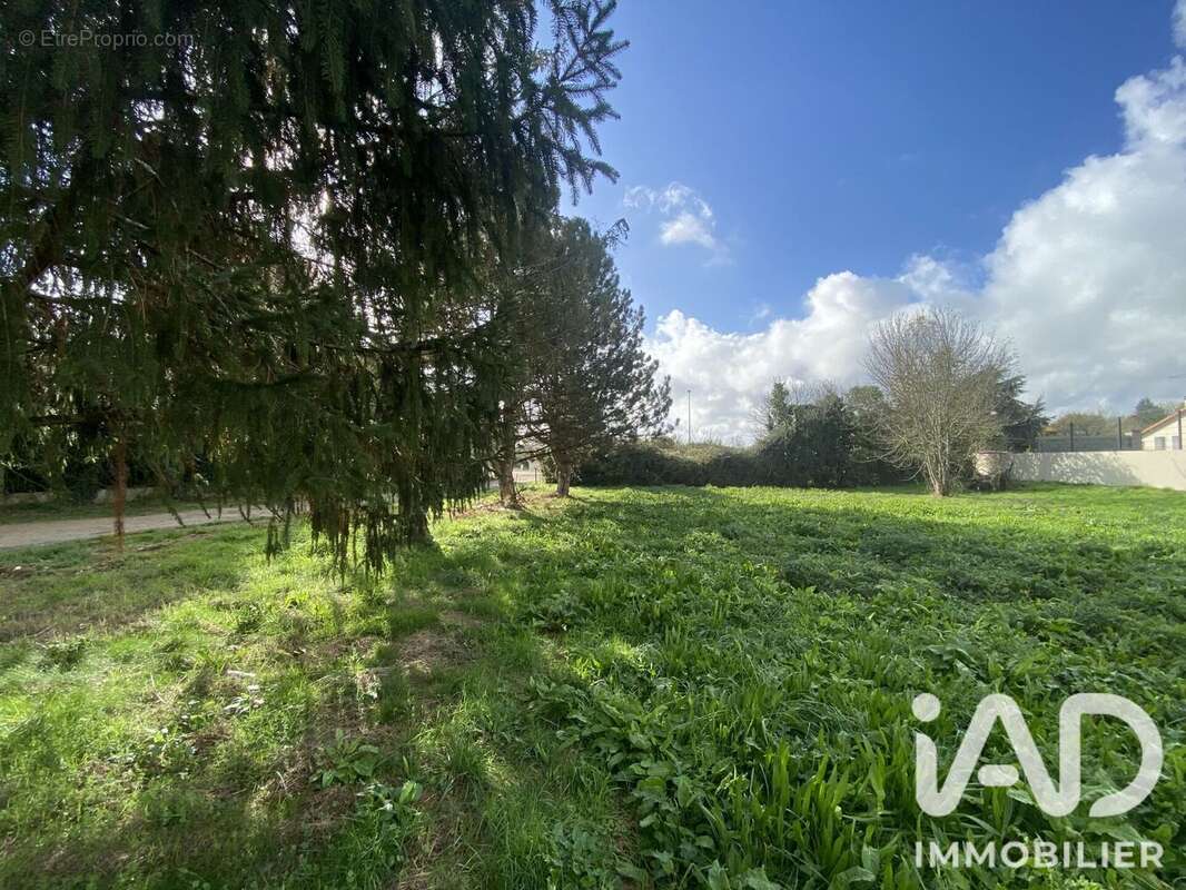 Terrain 337 m² à Landeronde  - photo 2