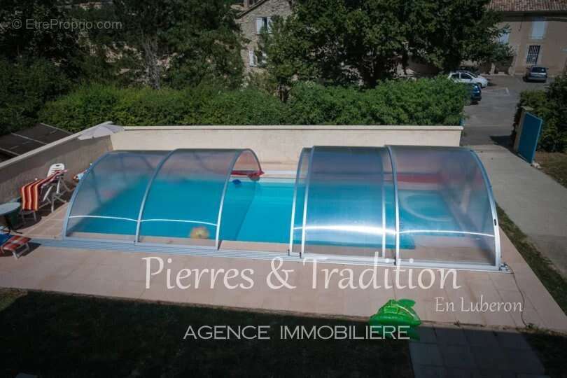 Saumane, propriété de 200m2 composée de 3 logements avec jardin et piscine au coeur du village - photo 6