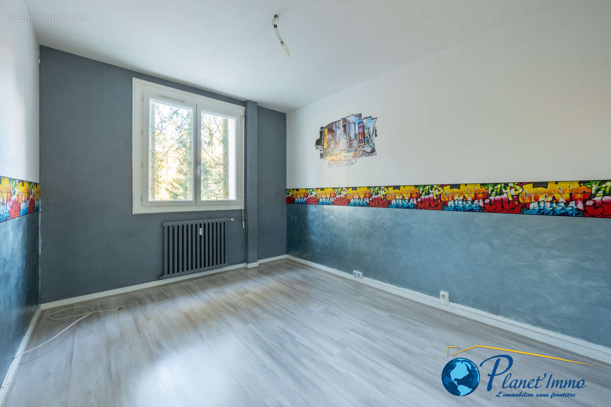 Appartement à SAINT-PRIEST-EN-JAREZ