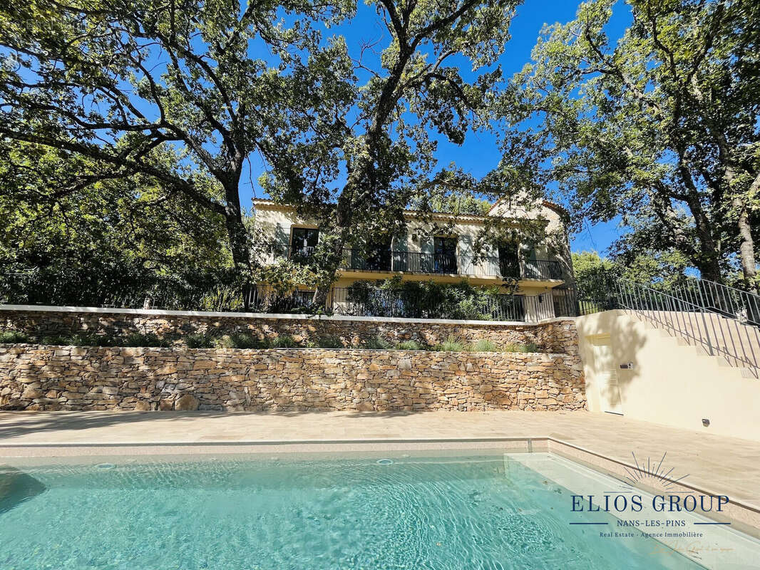 Maison 310 m² à Nans-Les-Pins  - photo 3