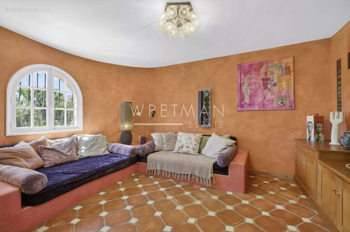 Maison à CHATEAUNEUF-GRASSE