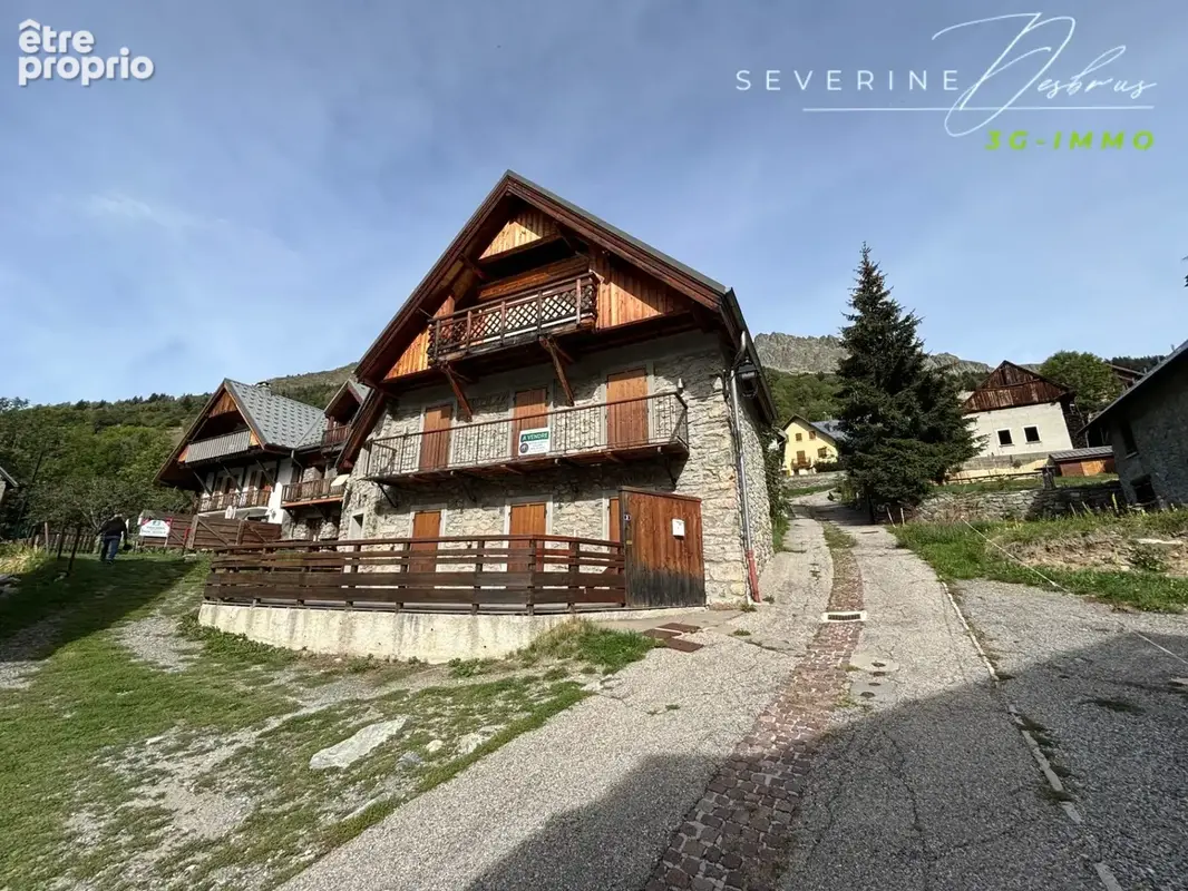 Chalet de caractère à La Villette, Vaujany – Pierre, bois et vue sur les montagnes - photo 2