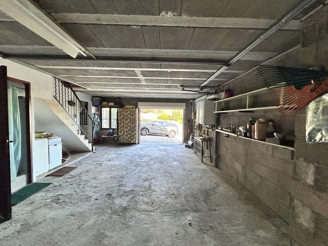 Maison à BEZ-ET-ESPARON