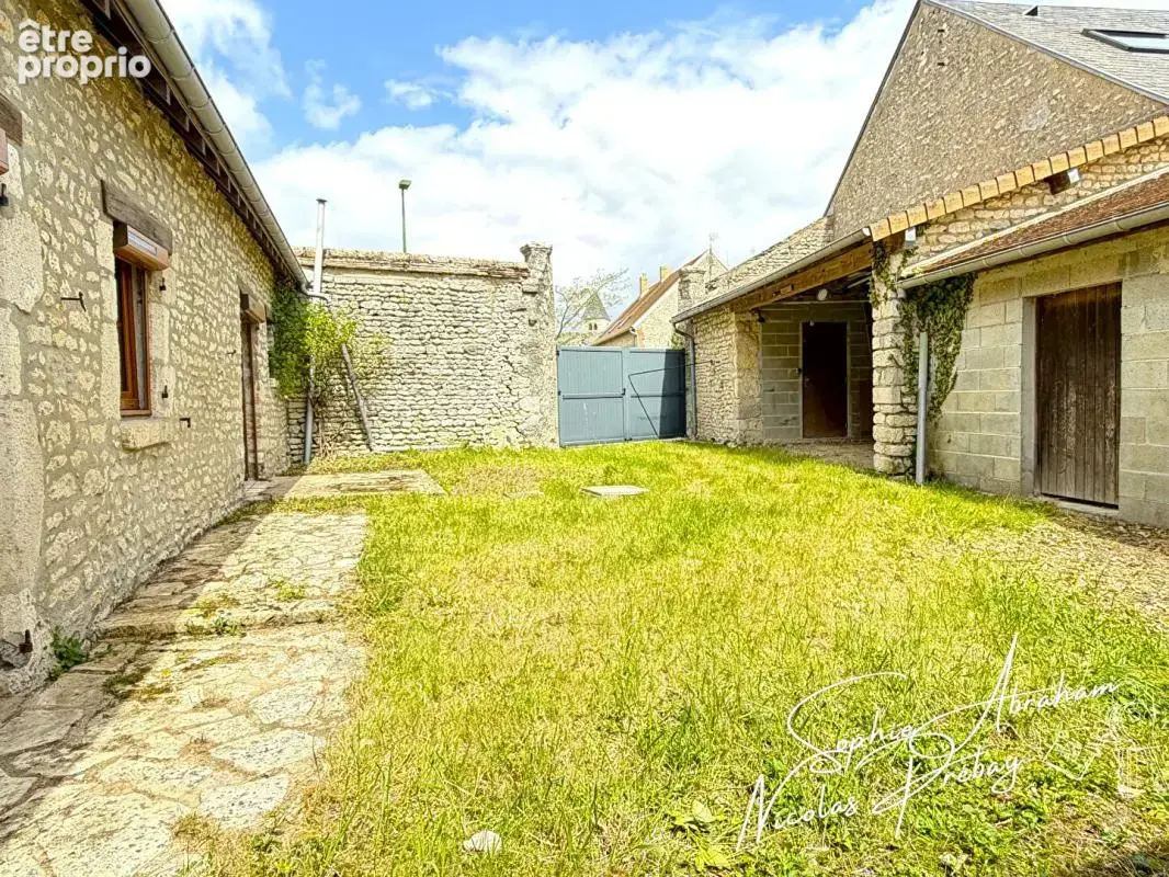 Maison en pierres avec cour et jardin - photo 13