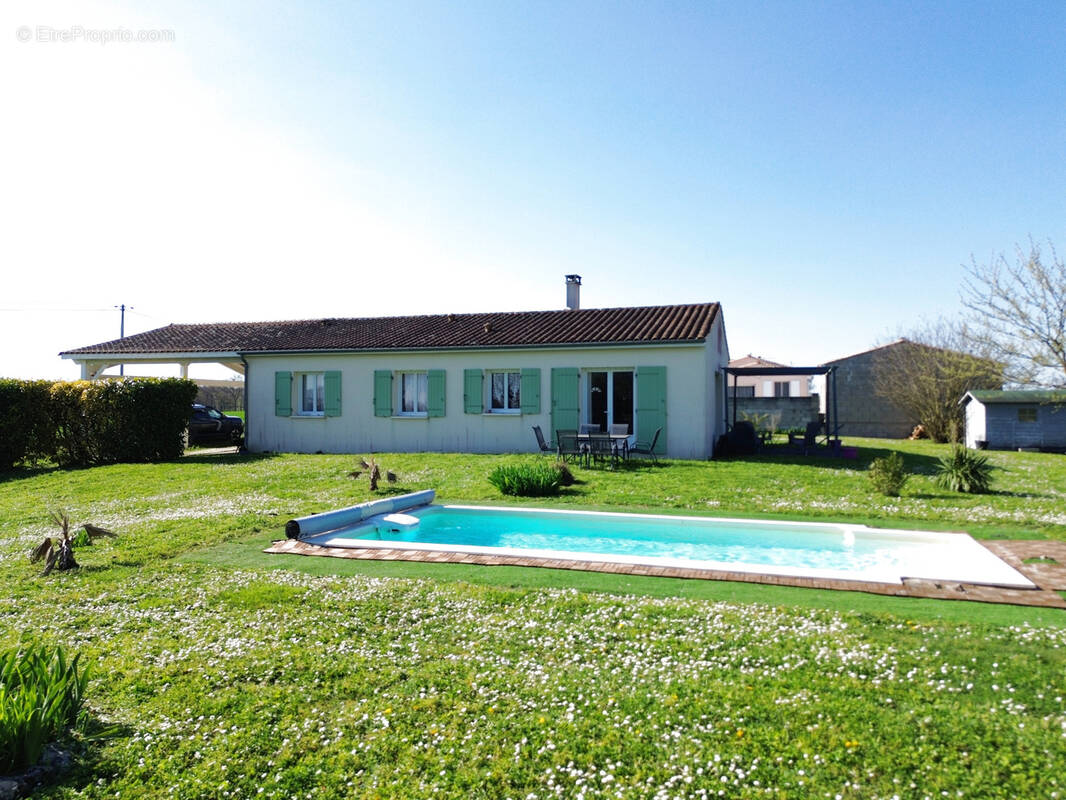 Maison à SAINT-CIERS-CHAMPAGNE