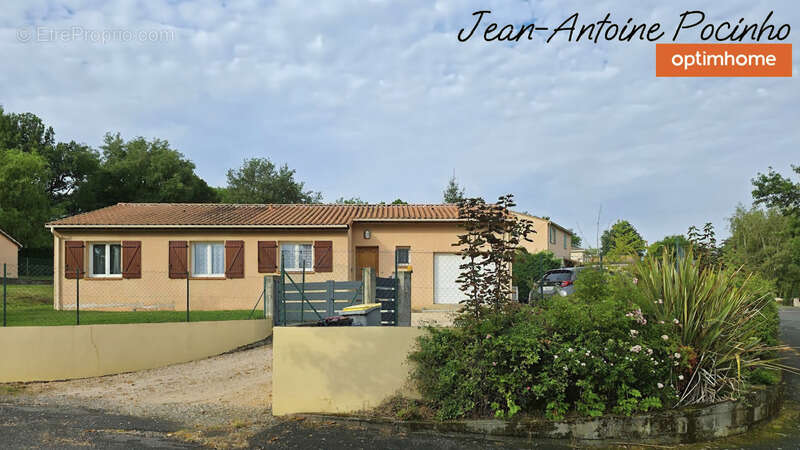 Maison à SAINTE-FOY-DE-PEYROLIERES
