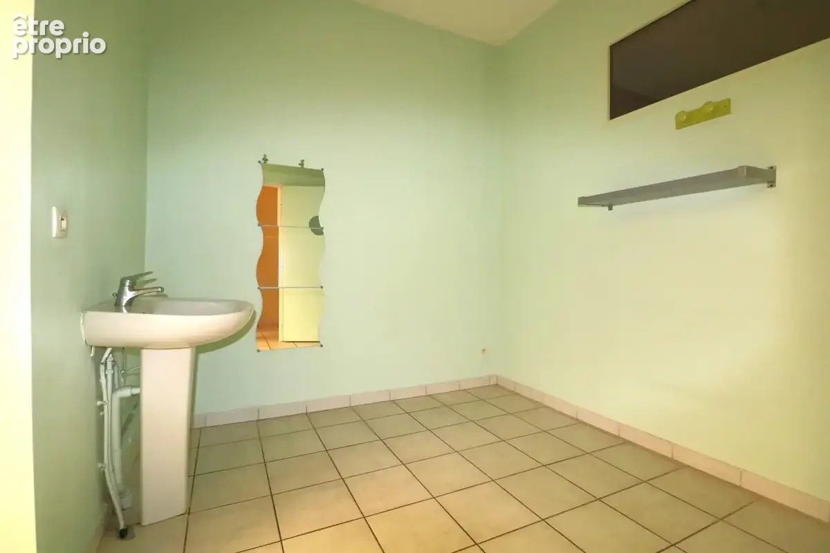 Local Commercial de 90m² au coeur de Soucieu - photo 8