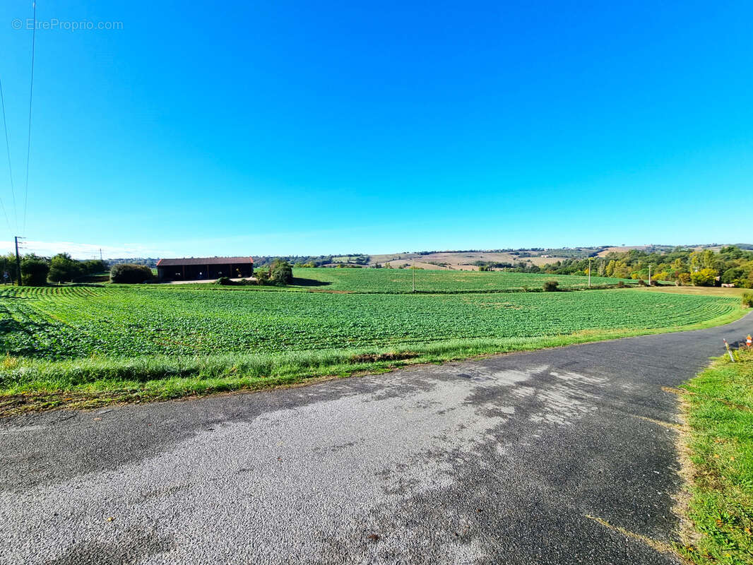 Terrain à AUREVILLE