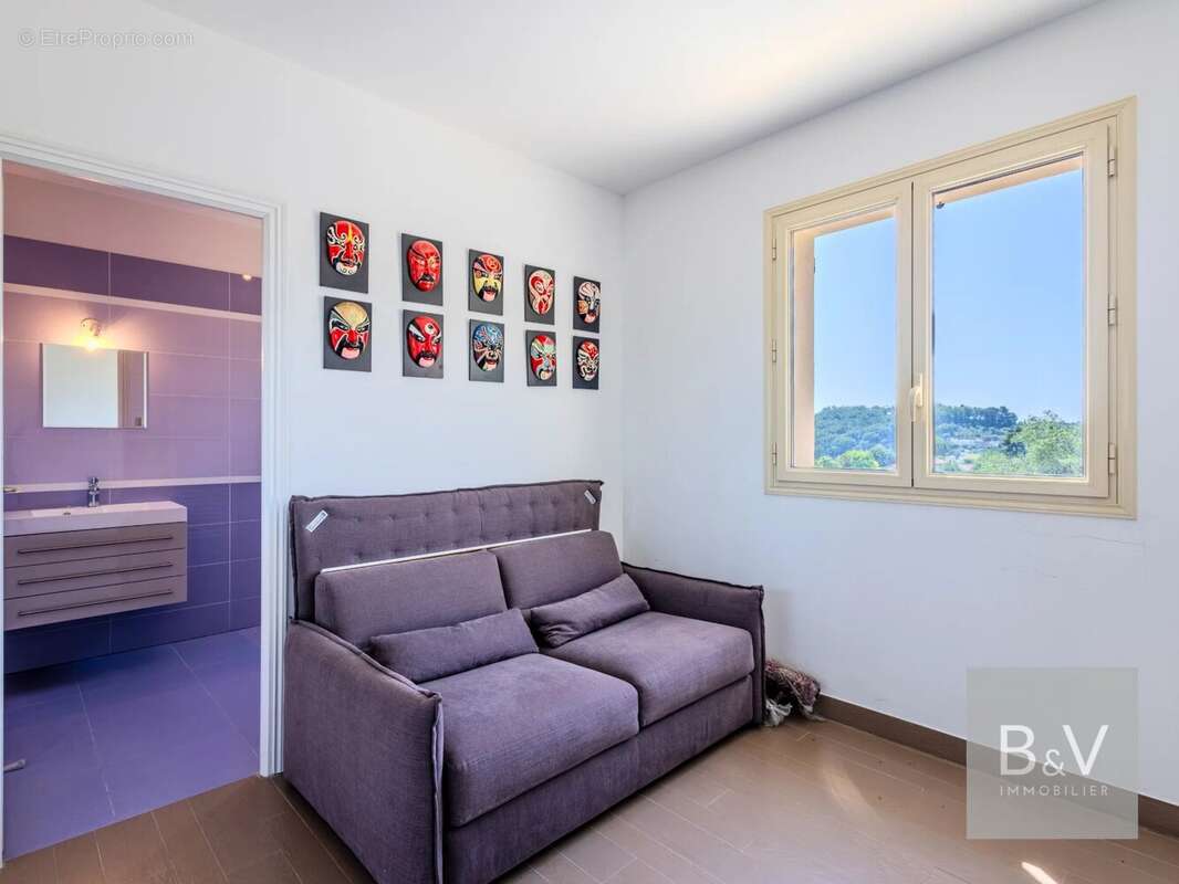 Maison à CHATEAUNEUF-GRASSE
