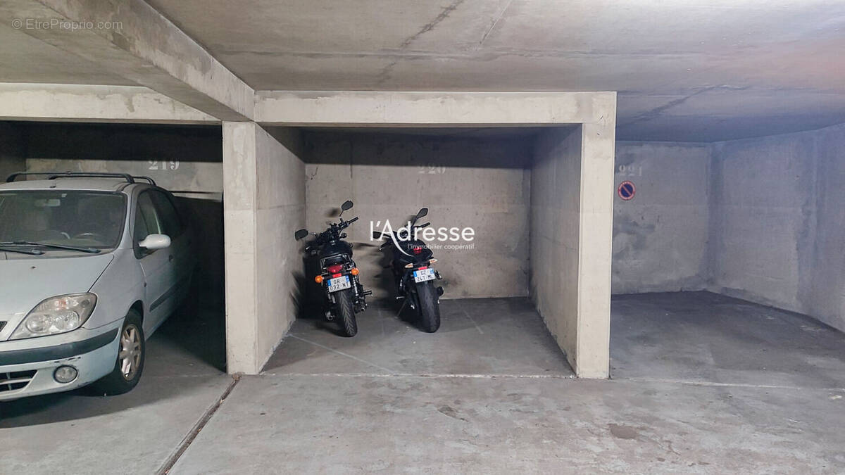 Parking à PARIS-15E