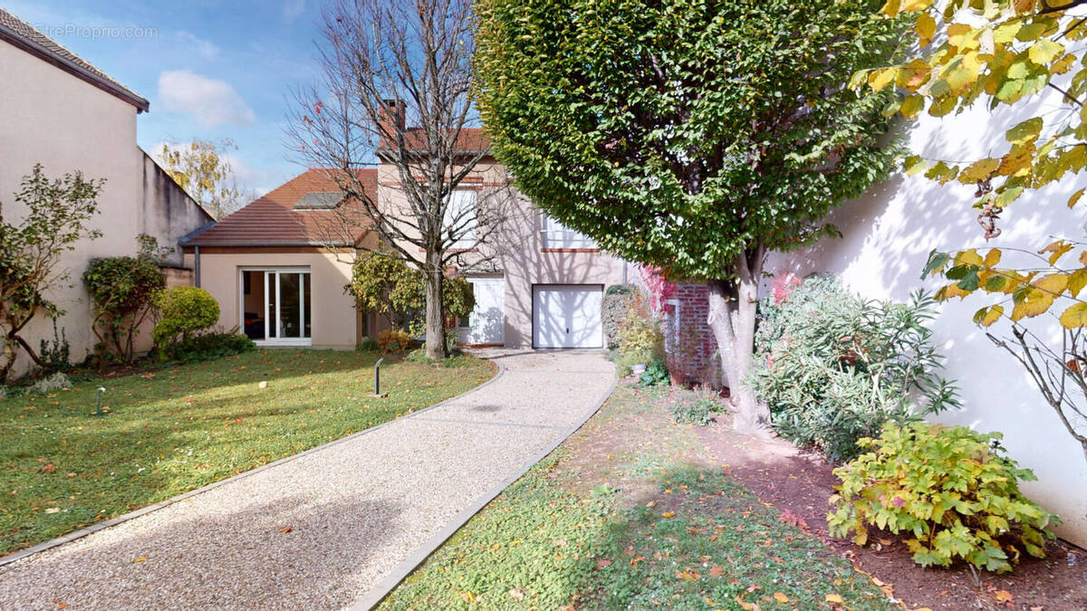 Maison à BRY-SUR-MARNE