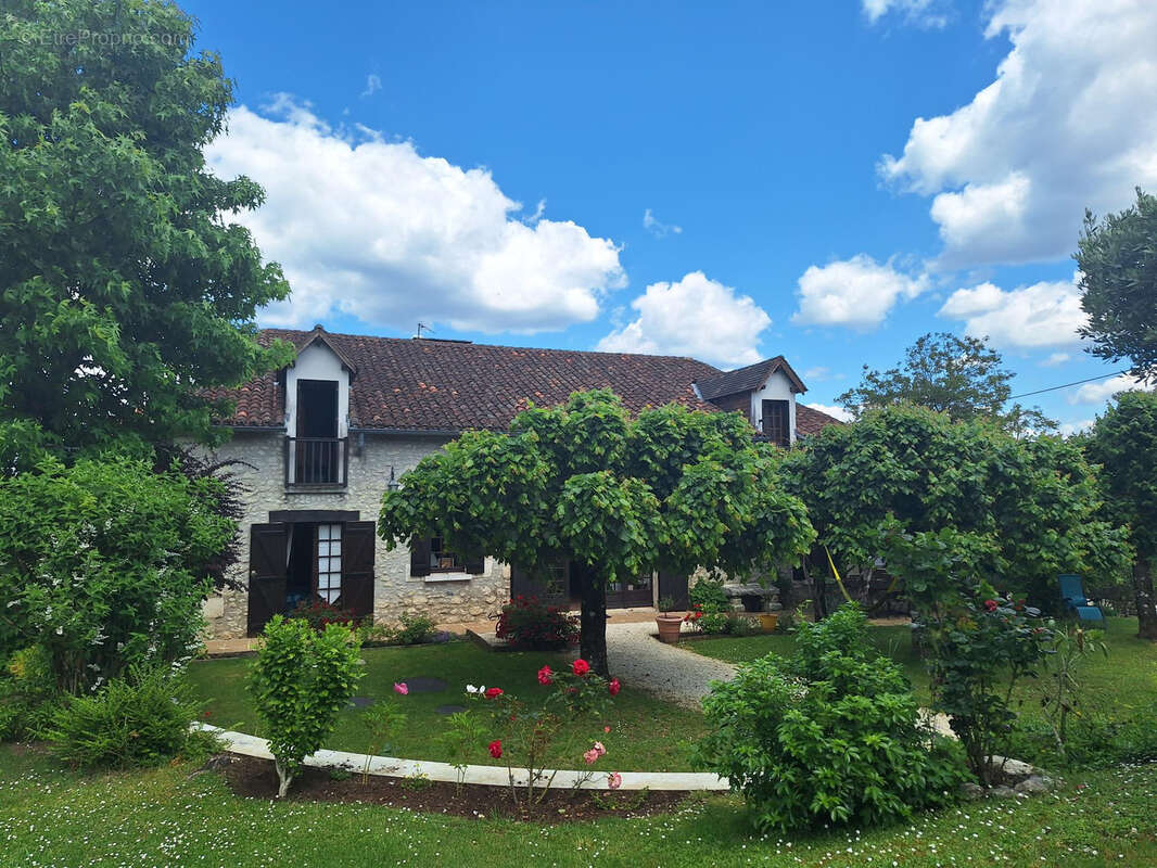 Maison à BOURDEILLES