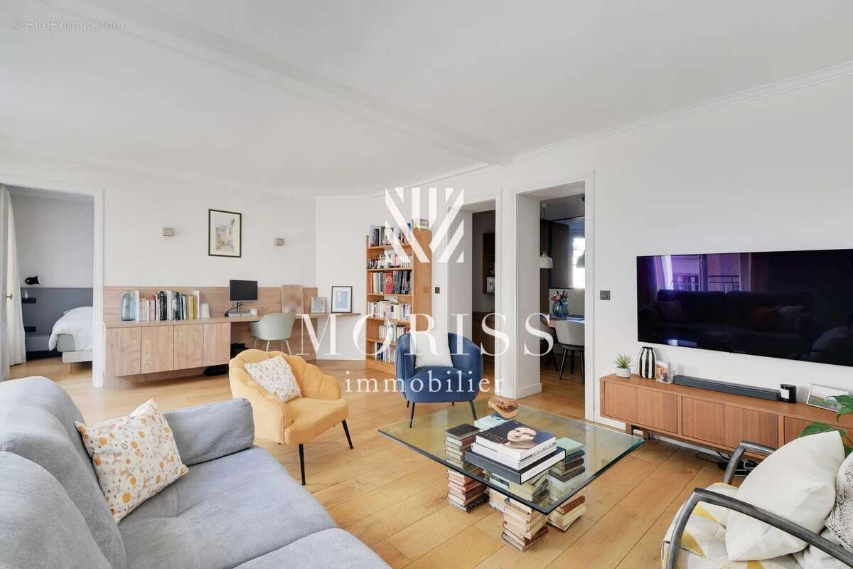 Appartement à PARIS-16E