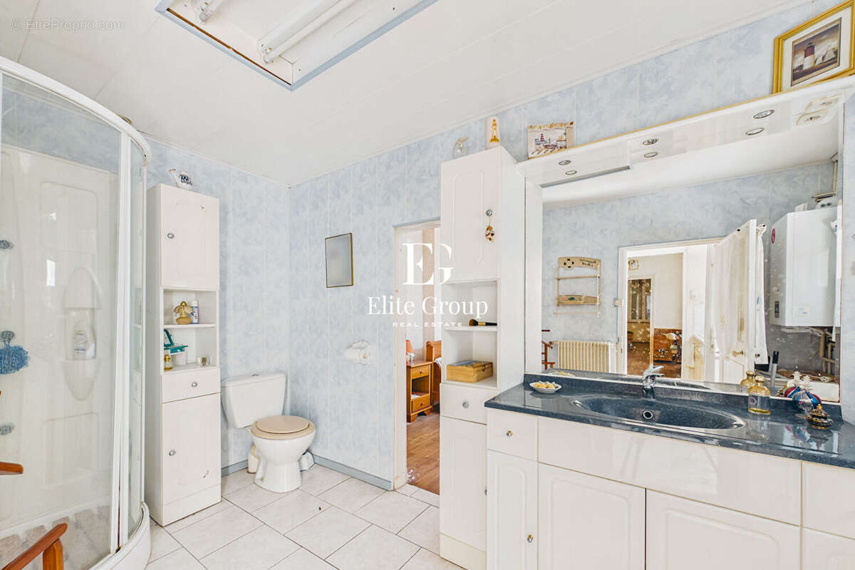 A Vendre Maison à Rénover - Rochefort - 6 Pièces - 146 m² - photo 11