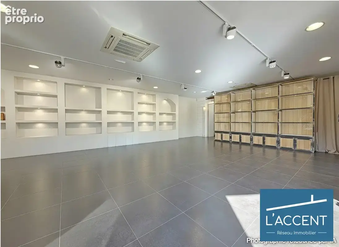 Commerce 153 m² à vendre à Lunel (34400) - photo 3