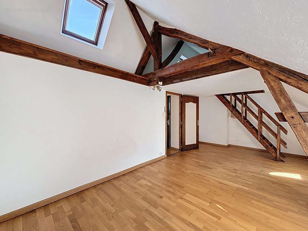 Maison à SAINT-SULPICE-DE-POMMERAY