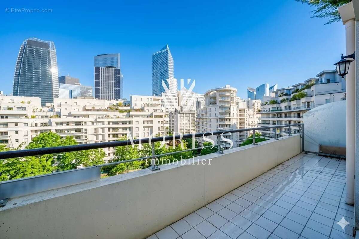 Appartement à COURBEVOIE