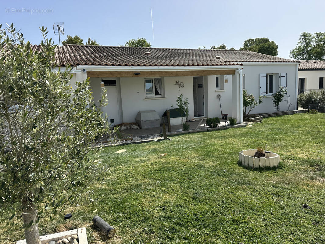 Maison à TRIAC-LAUTRAIT