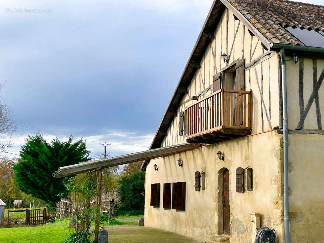 Maisons en pierres avec piscine et superbes vues - photo 16