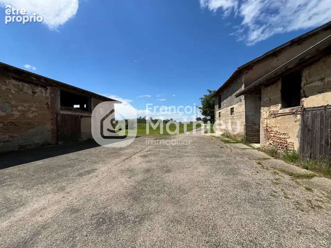 SAINT MARCEL : Corps de ferme à rénover 4.5 hectares libres - photo 8