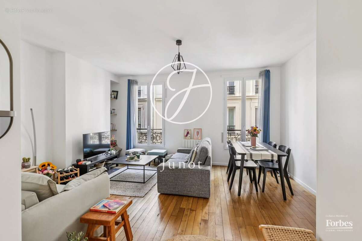 Appartement à PARIS-16E