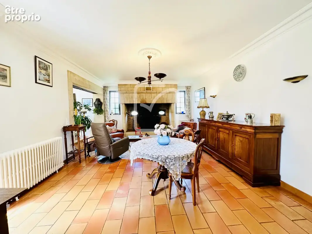 EXCLUSIVITE - Vaste demeure de caractère sur sous sol avec son appartement sur un parc clos de 2080m2 - photo 5