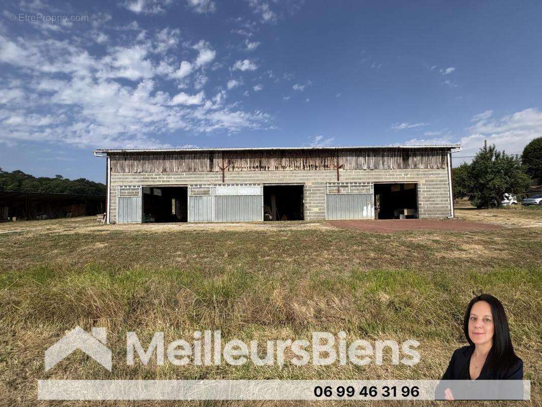 Sousmoulins 17130 : 750 m² de bâtiments sur terrain de 3522 m² - photo 9