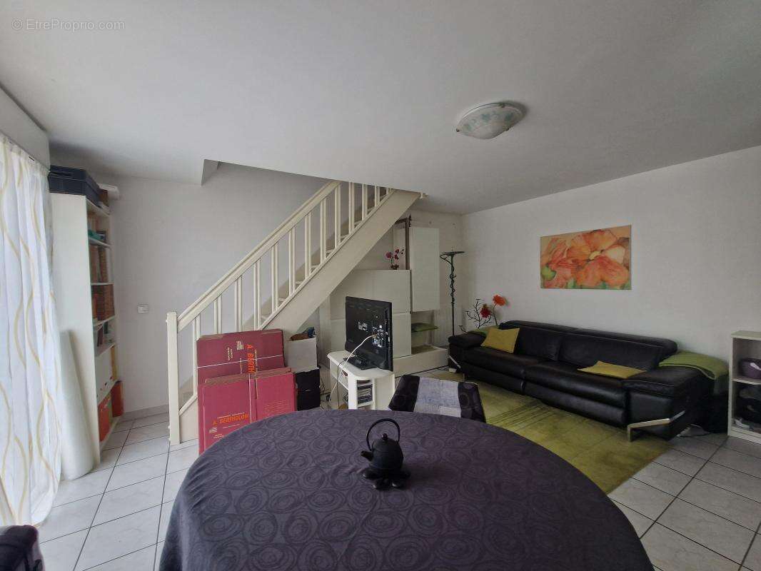 Appartement à SAINTE-GENEVIEVE-DES-BOIS